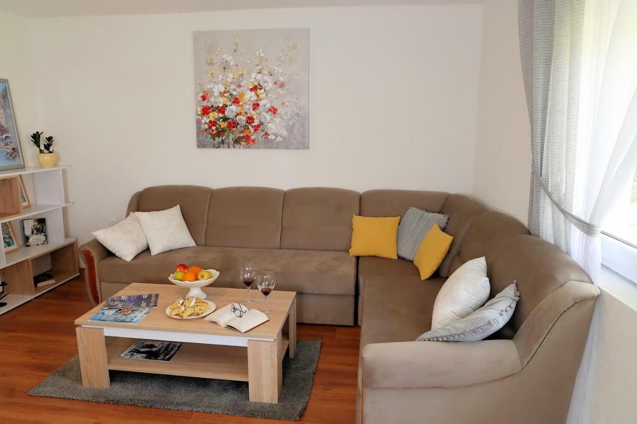 Apartman Sofia โอโทชาส ภายนอก รูปภาพ